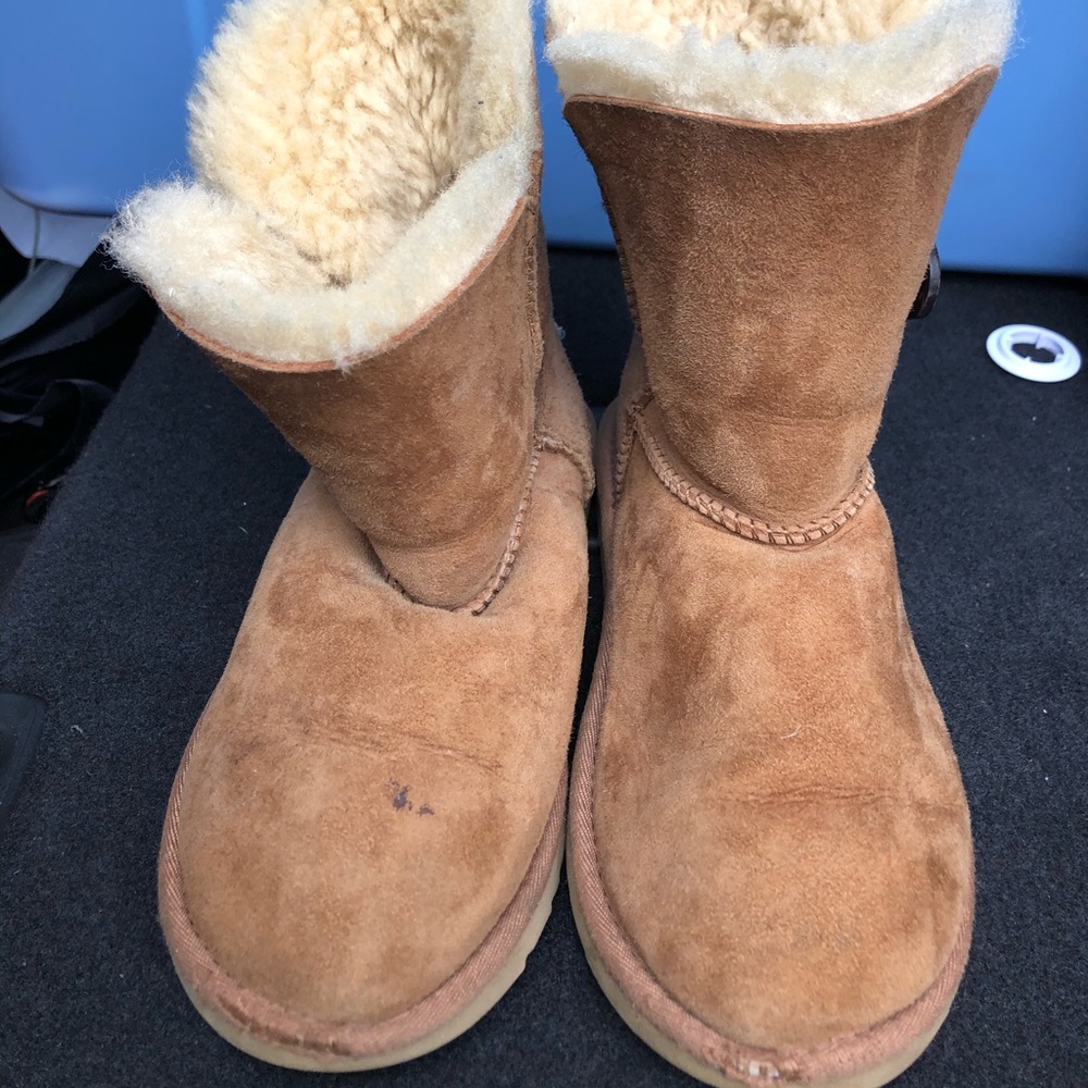 Kids Uggs - Picture 1 of 3